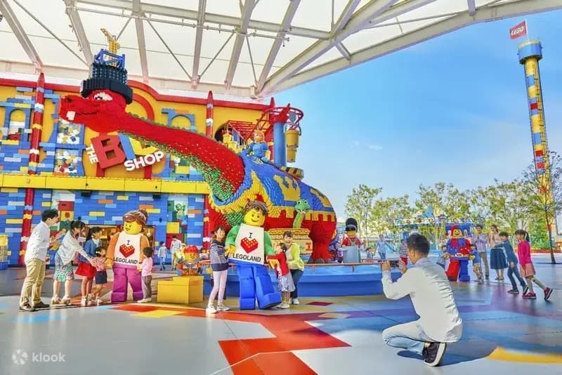 Dinosaurio hecho de LEGO en Legoland Nagoya