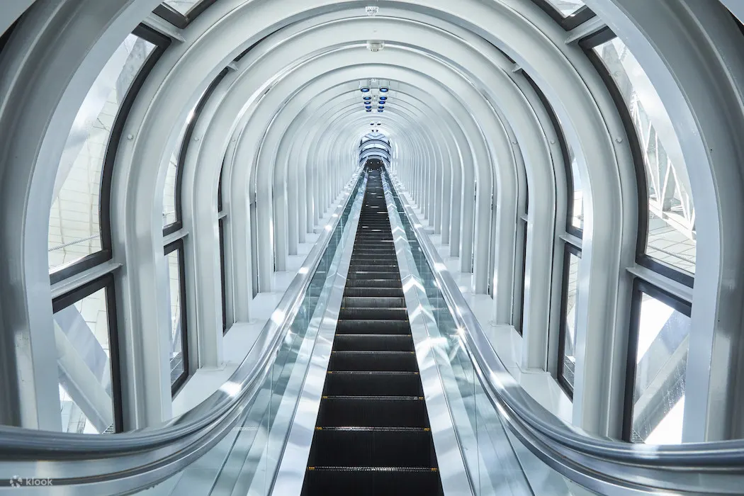 Escaleras eléctricas en Umeda Sky Building