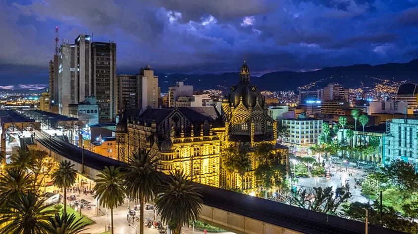 Medellín de Compras Vuelo desde Guadalajara - Paquete de viaje a Sudamérica